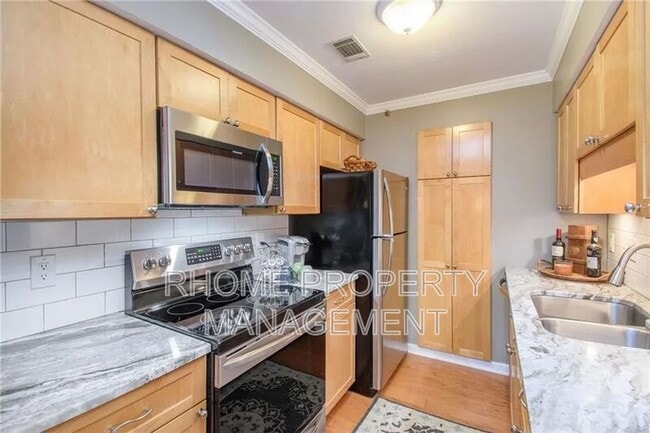 Foto del edificio - 1418 Highland Bluff Dr S E