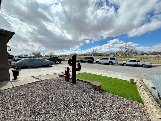 Foto del edificio - Northeast El Paso 3Bed/2 Bath Refrig A/C Across From Park!