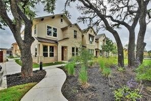 Foto del edificio - 13800 Lyndhurst St