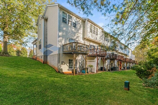 Photo - Spacious 2-Bed / 3.5-Bath Townhome with Ha...