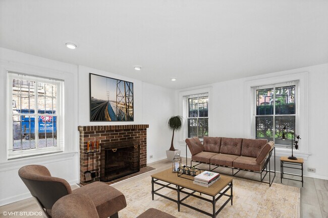 Foto del edificio - 545 W Belden Ave
