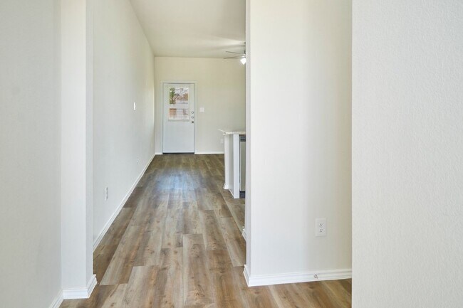 Building Photo - Hunters Ranch Beauty! 3 Bedrooms 2 1/2 Bath Townhome