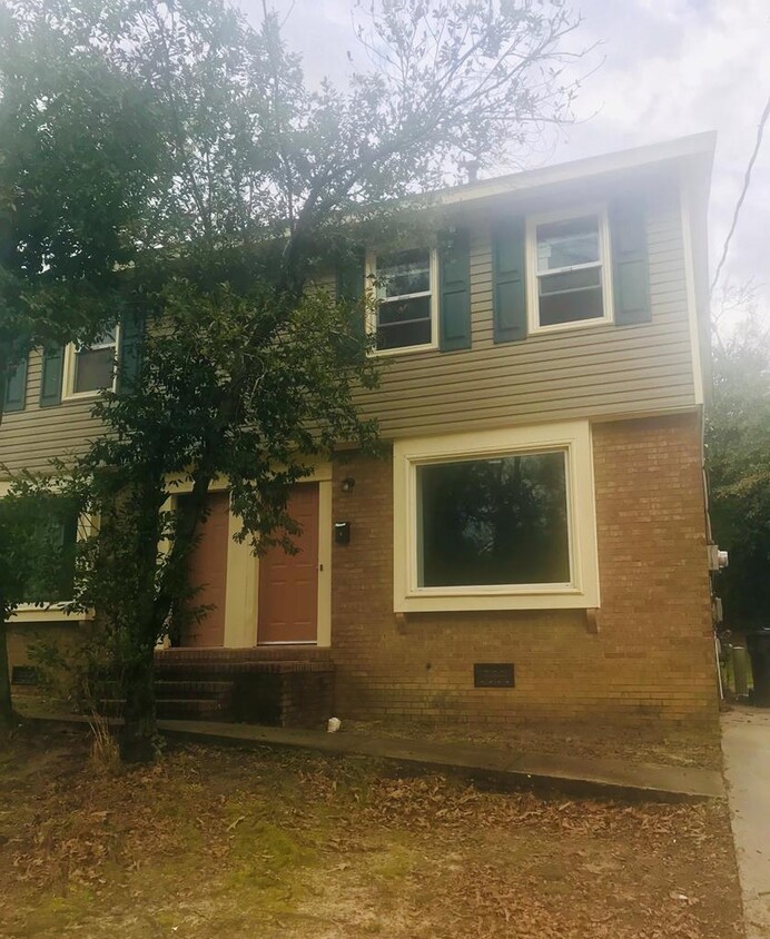 Primary Photo - 200-209 Lee St
