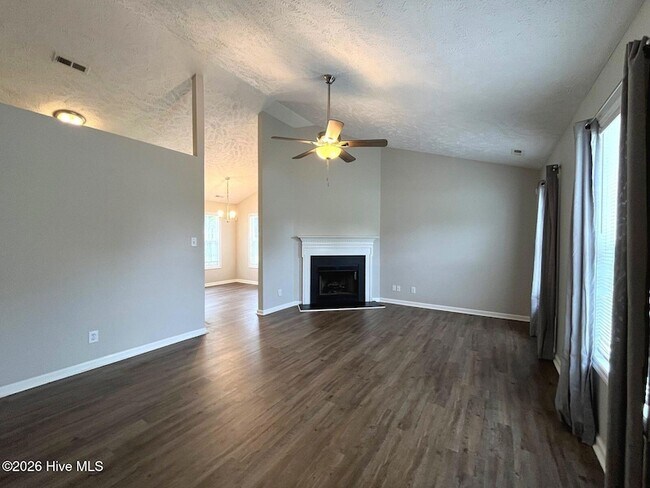 Foto del edificio - 477 Northwoods Dr