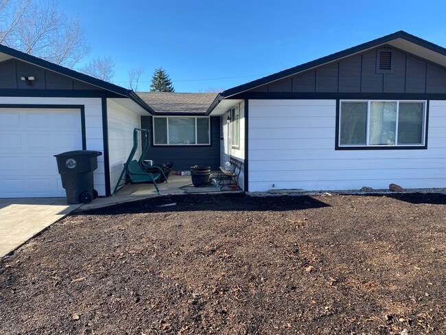 Spacious Single-Story Living with Modern Comforts and Outdoor Appeal - Spacious Single-Story Living with Modern Comforts and Outdoor Appeal House