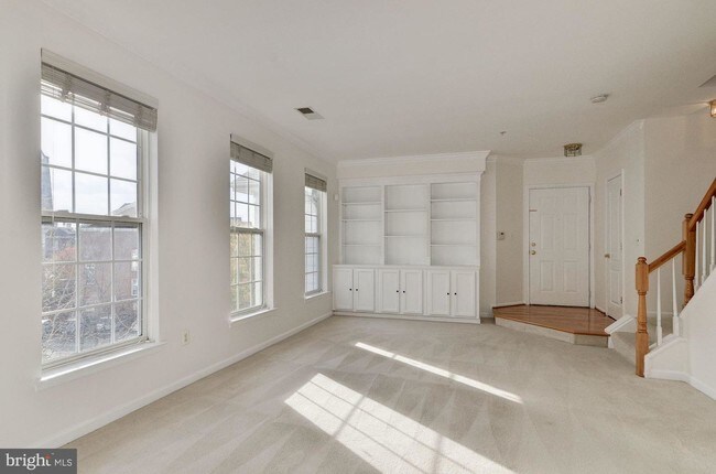 Building Photo - 5108 ENGLISH
