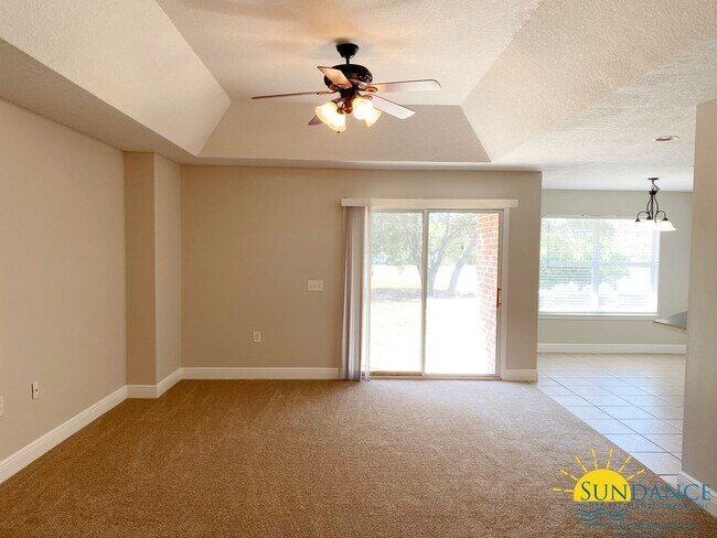 Foto del edificio - Spacious 3 Bedroom Duplex in Navarre