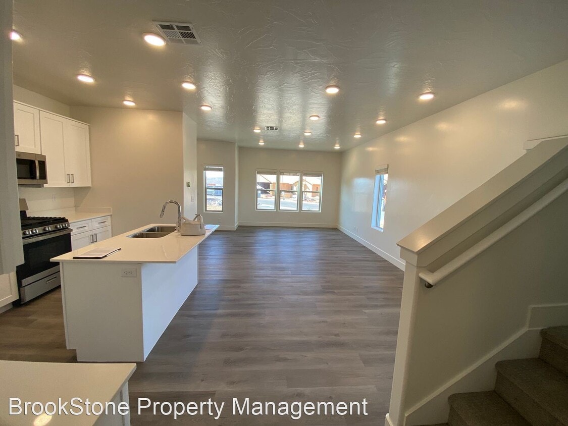 3 br, 2.5 bath House 350 W Highway 91 BL... House Rental in Ivins