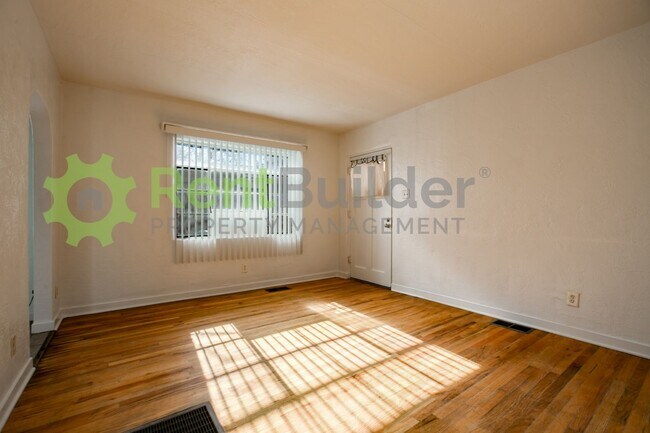 Foto del edificio - 608 Madison St NE