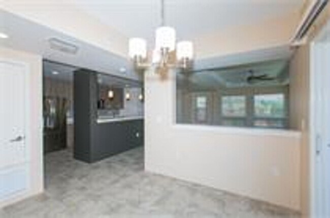 Foto del edificio - Live in the Heart of Kailua Town in this rarely available end unit!