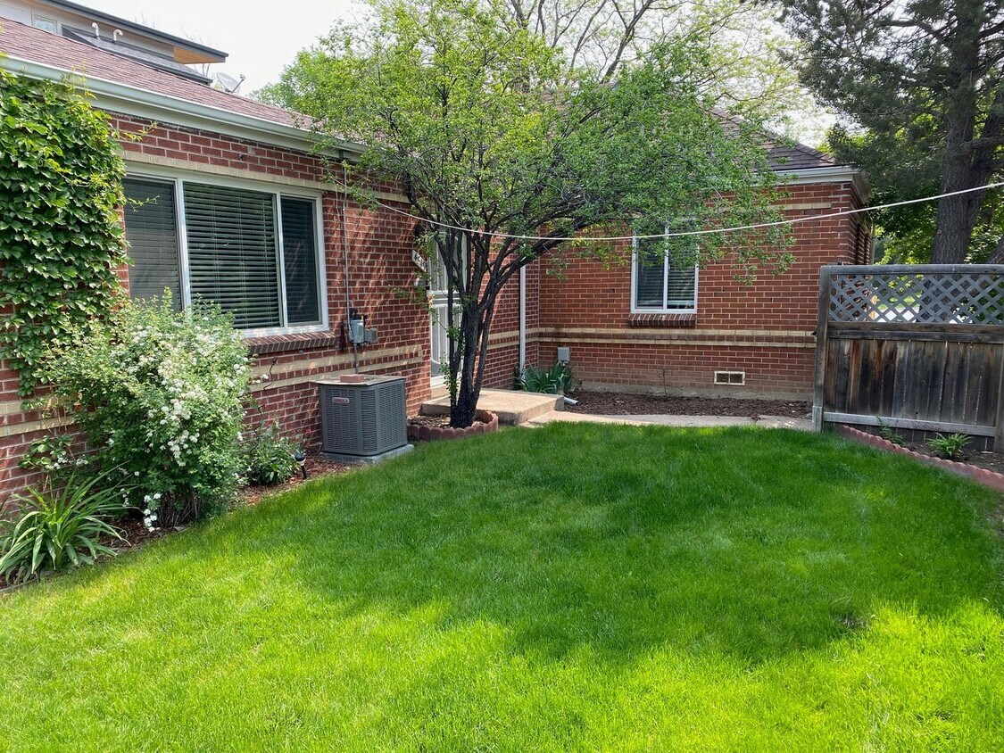 Primary Photo - Wonderful Duplex Unit Close to Everything