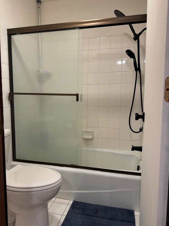 Building Photo - Spacious Snowcreek III Condo – Winter Rental