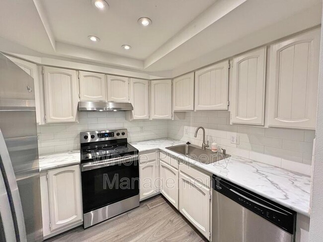 Foto del edificio - 701 N Harlan St