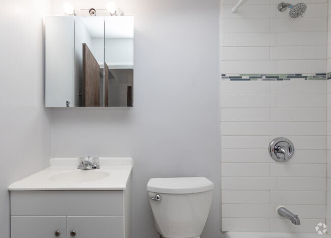 Building Photo - 1040 Hollywood