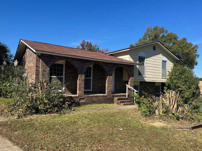 Foto del edificio - Charming Brick Home Located off of Moon Road, Because Location Really is Everything!! New Carpet,...
