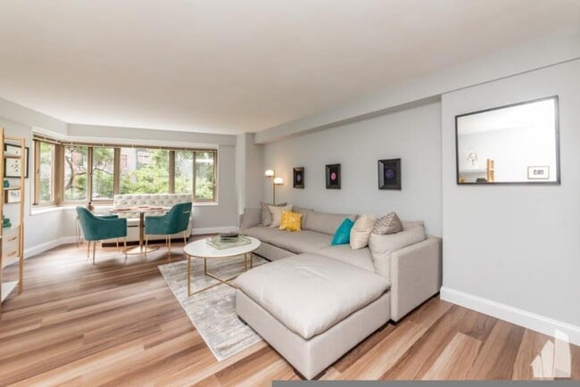 Building Photo - 1 bedroom in Chicago IL 60610
