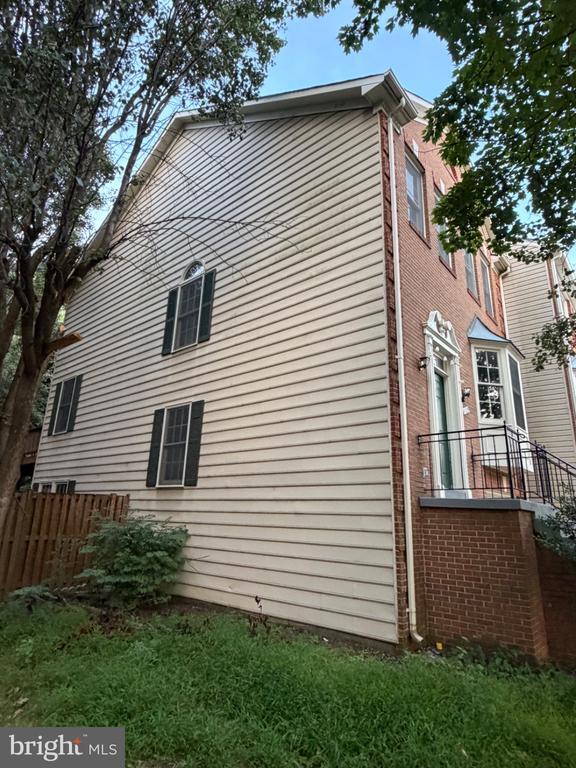 Foto del edificio - 4009 Dogberry Ln