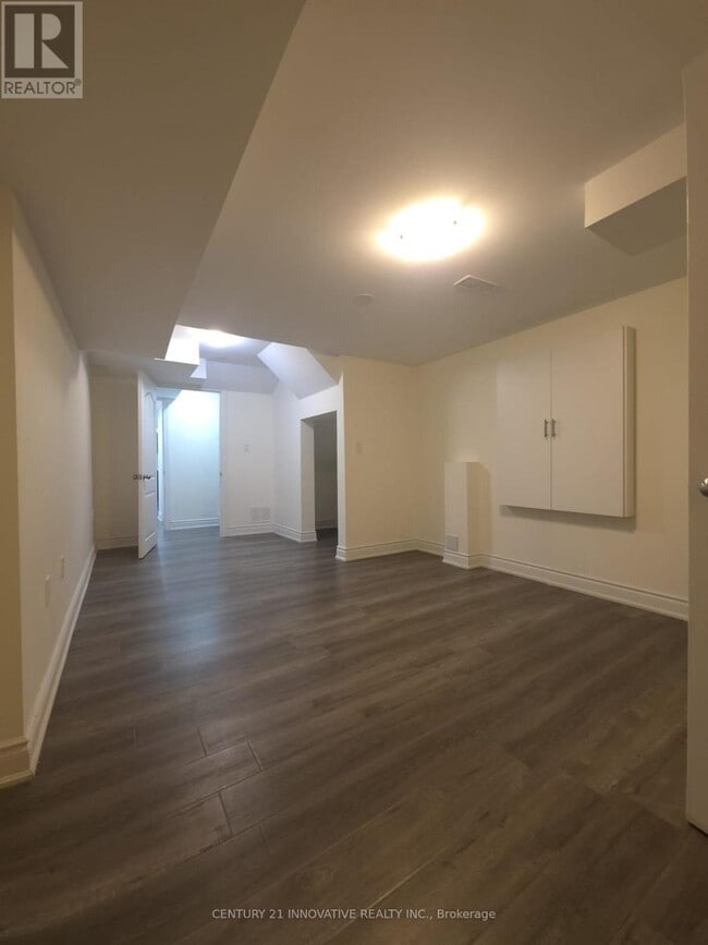 Building Photo - 86 Humberstone Cres