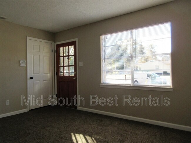 Building Photo - 4264 Westmont Rd
