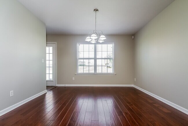 Foto del edificio - 138 Howard Woody Dr
