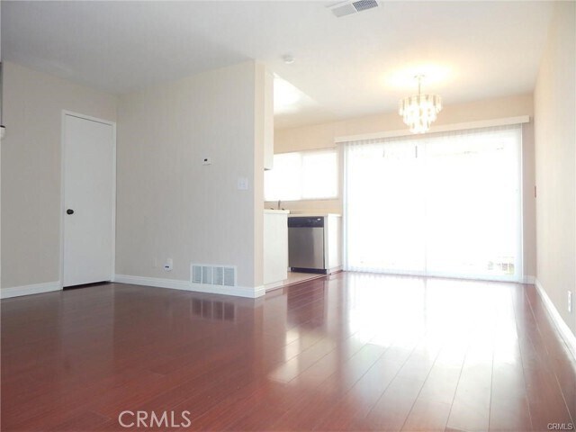 Foto del edificio - 17625 Newland St