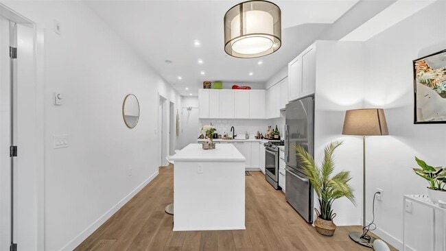 Building Photo - 5415 Brydon Crescent