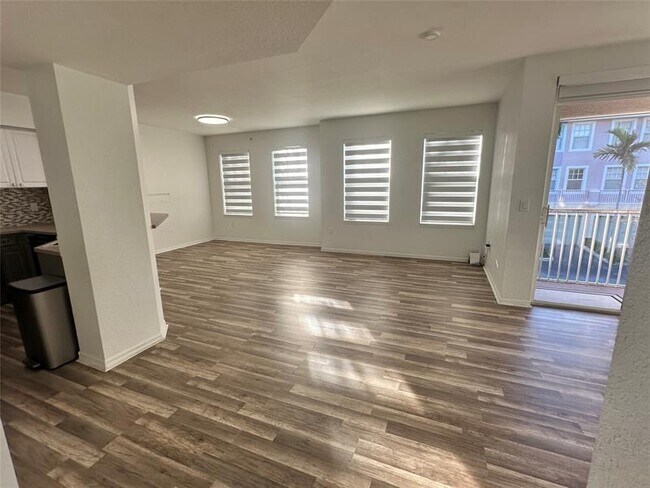 Foto del edificio - 6492 W Sample Rd