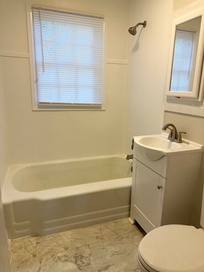 Building Photo - Charming 2-Bedroom Home Near Phelps Grove ...