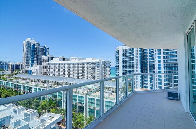 Foto del edificio - 5900 Collins Ave