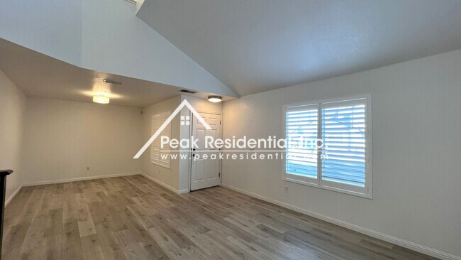 Foto del edificio - 8943 Cypress View Way
