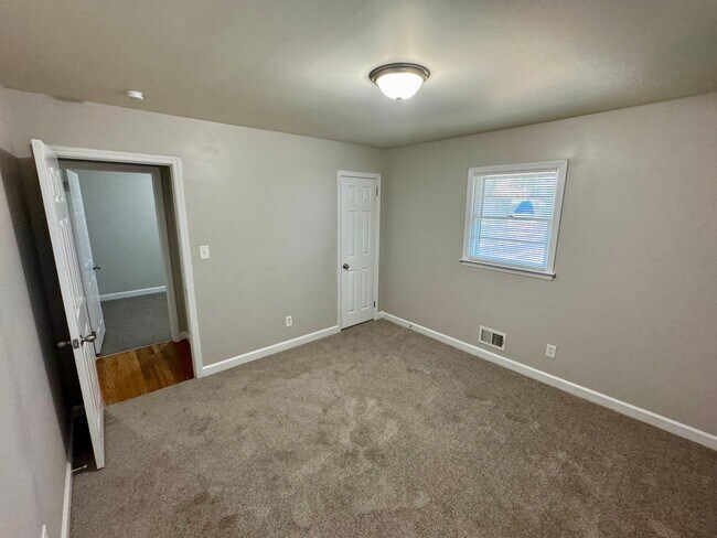 Foto del edificio - 505 Locust Ln