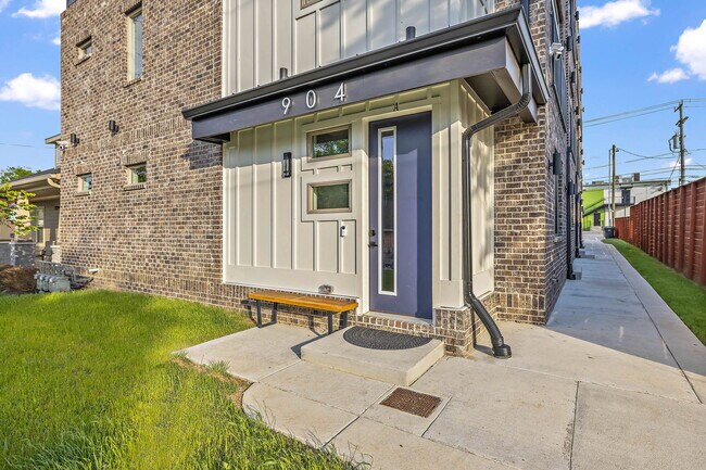 Building Photo - 904 Ramsey St