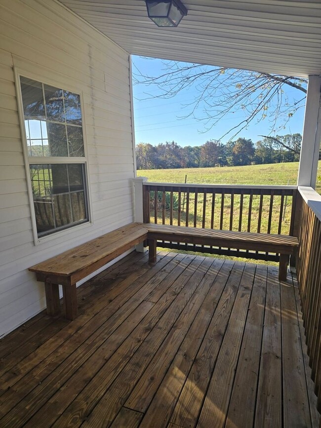 Building Photo - Charming Country Home with 30x40 Shed