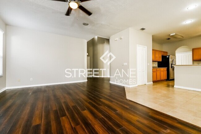 Building Photo - Charming 4 bedroom pool home in Riverview!