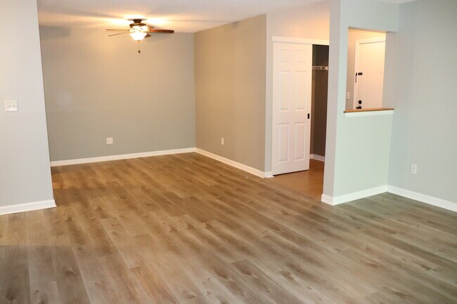 Foto del edificio - 567 Somerset Ln