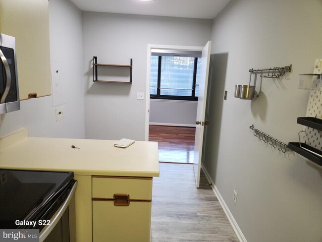 Building Photo - 1805 Crystal Dr