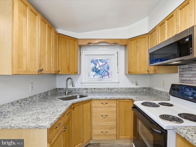 Building Photo - 807 Beach Ave