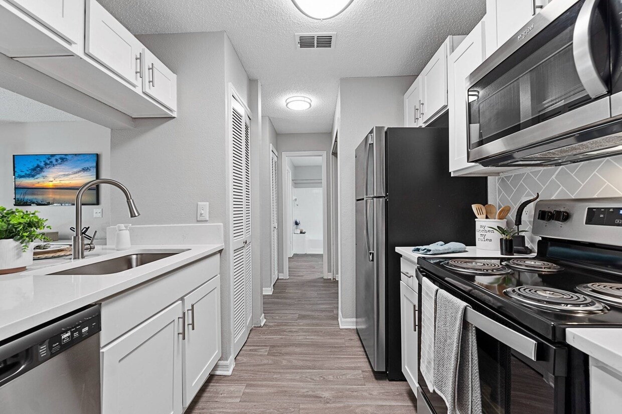 8745 Palm Breeze Rd, Jacksonville, FL 32256