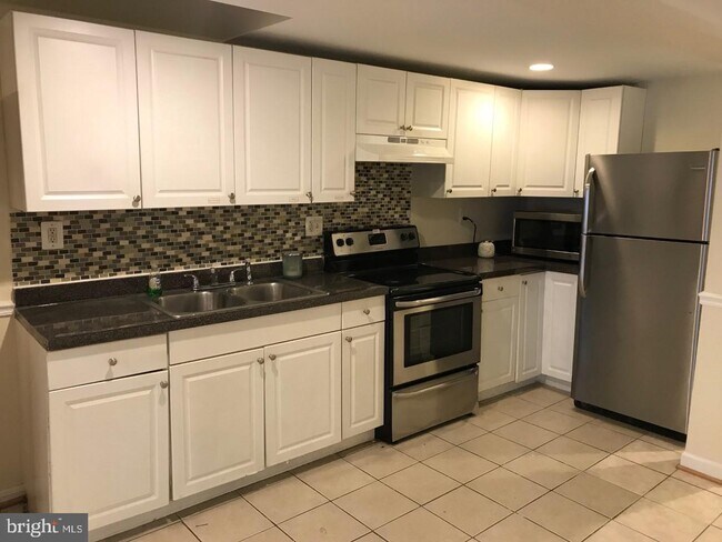 Foto del edificio - 3413 Wisconsin Ave NW