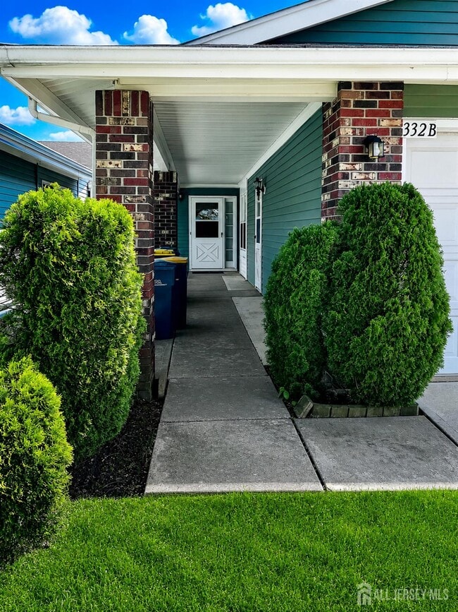 Building Photo - 332 Quinton Dr