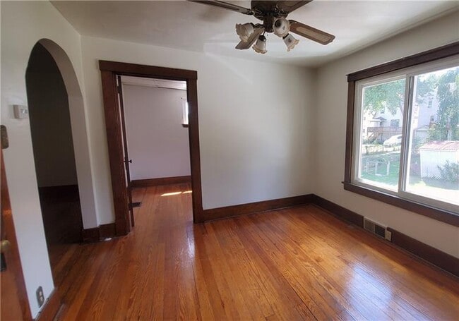Building Photo - 728 7th Ave