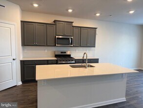 Building Photo - 1083 Meadowlark Dr