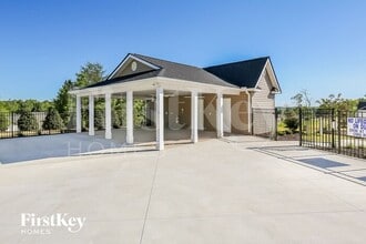 Building Photo - 423 Stonefence Dr
