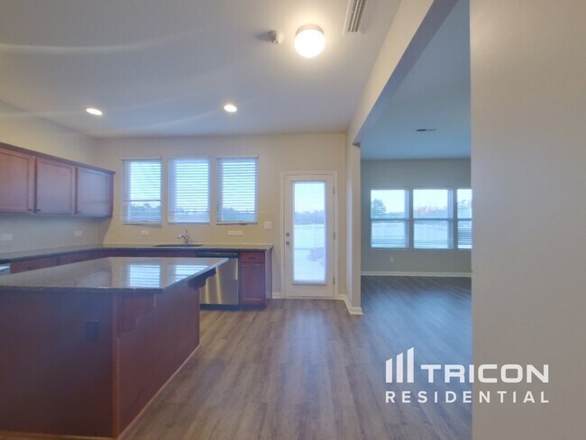 Building Photo - 3313 Pikes Peak Dr