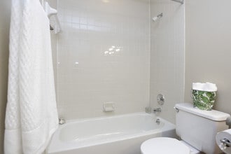 2BR, 2BA - 920 SF - EPERNAY APARTMENTS