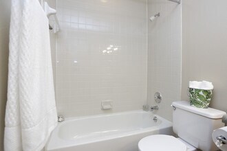 2BR, 2BA - 920 SF - EPERNAY APARTMENTS