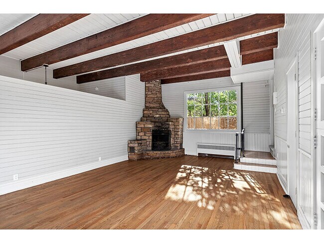 Building Photo - 4811 S Kimbark Ave