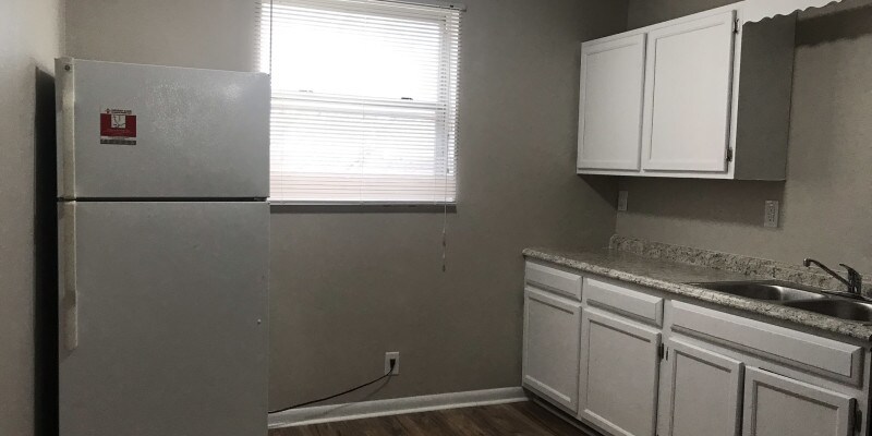 Primary Photo - Hillcrest Apartments