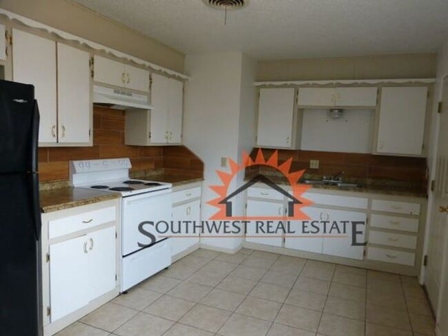 Building Photo - Cute 3 bedroom 1 bath one car garage