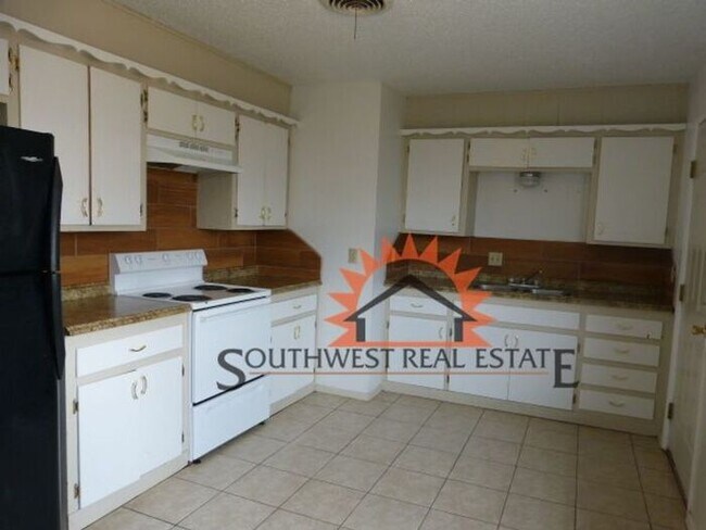 Foto del edificio - Cute 3 bedroom 1 bath one car garage
